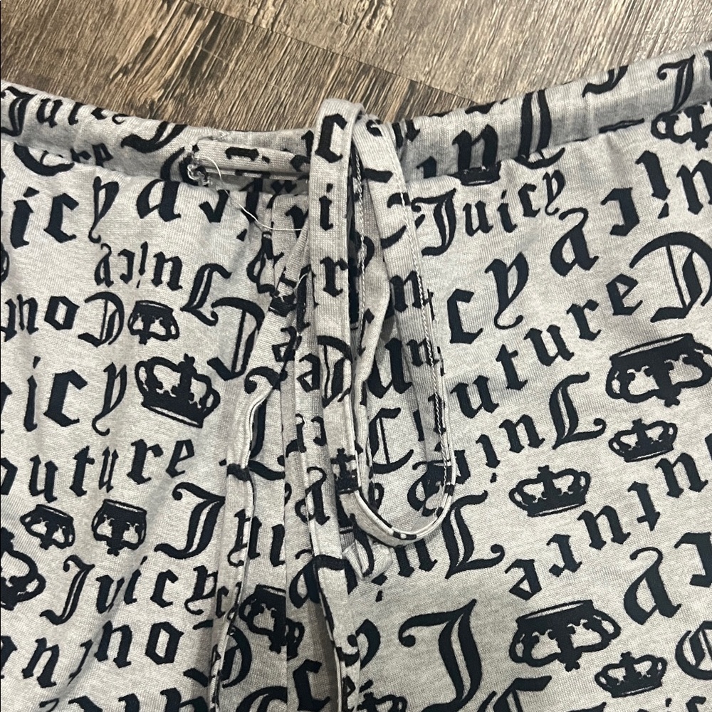 Juicy Couture White Shorts with Black Logo Print - Picture 2 of 5